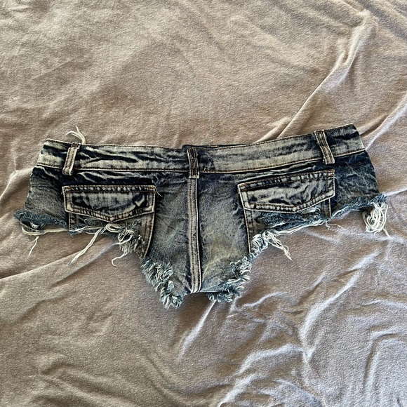 Be Wicked Jean Shorts - Picture 2 of 3